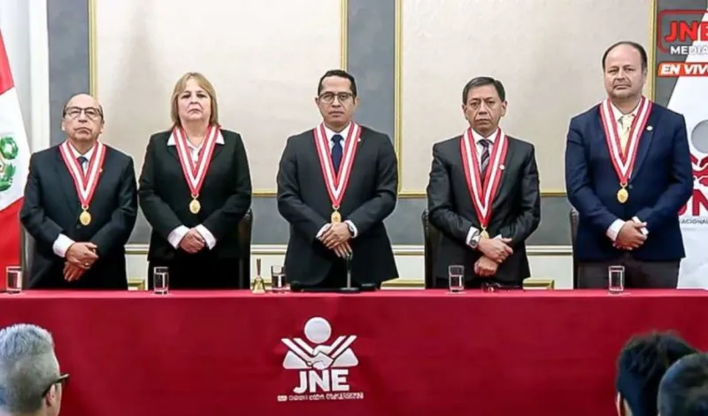 Comité de expertos del JNE es integrado por exministra de PPK, exmilitante del Partido Morado y 3 extranjeros