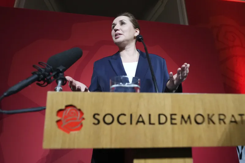 La primera ministra Frederiksen escandaliza a Dinamarca mientras sigue sin Gobierno: "Prefiero que los niños fumen a que estén en redes"