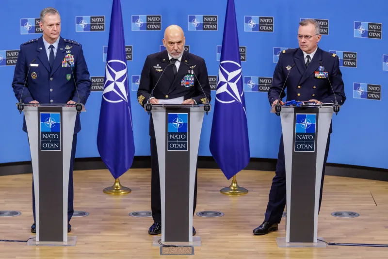 Los jefes militares de la OTAN confirman que Trump completará su plan de retirar 5.000 soldados de Europa: "No afecta a nuestros planes"