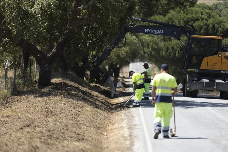 Localizan a dos niños franceses de tres y cinco años caminando solos en una carretera del sur de Portugal