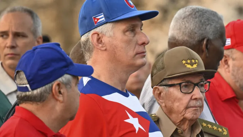 Crece la tensión: el presidente de Cuba defiende a Raúl Castro y señala de “infamia” la acusación de EE. UU.