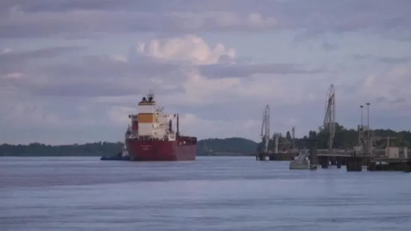 Estrecho de Ormuz sigue bloqueado y la AIE alerta sobre una posible crisis petrolera