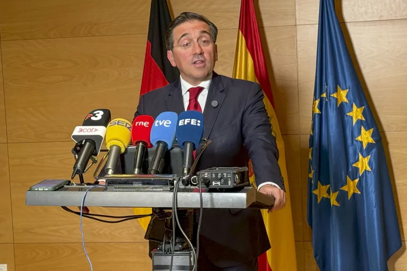 Albares desacredita la amenaza de EEUU de que España sea expulsada de la OTAN: "Ja, ja, ja, ja. Hablemos en serio"