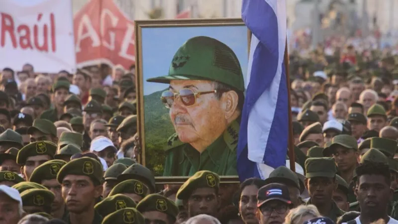 “Nadie lo va a secuestrar”: manifestantes en Cuba cierran filas en torno a Castro tras imputación de EE. UU.