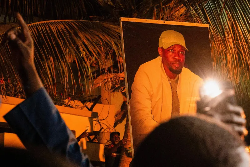 El presidente de Senegal rompe con el líder antisistema que le llevó al poder y abre una crisis política