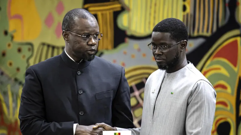 El presidente de Senegal destituye al primer ministro Sonko y disuelve el Gobierno