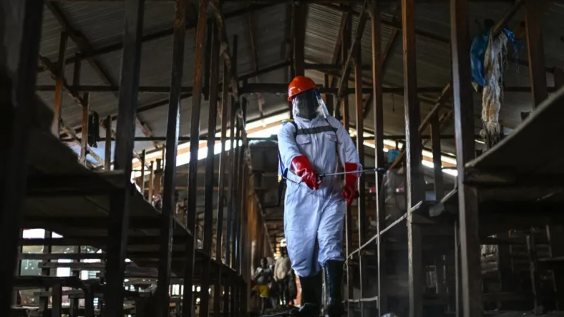 La Unión Africana pone a 10 países en alerta por ébola luego de tres casos nuevos en Uganda