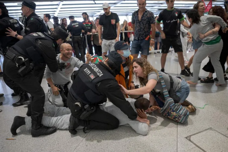 Israel convoca a la encargada de negocios española por los incidentes con activistas de la Flotilla en Bilbao y  acusa a España de "hipocresía"