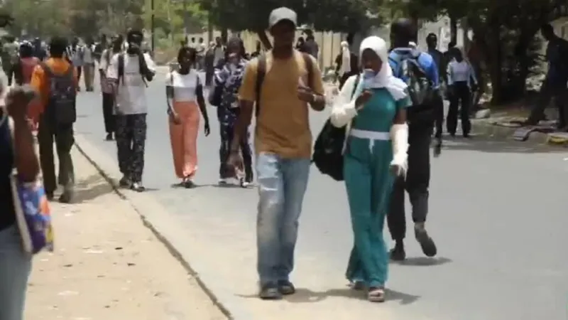 Senegal: opiniones divididas sobre destitución del primer ministro Ousmane Sonko