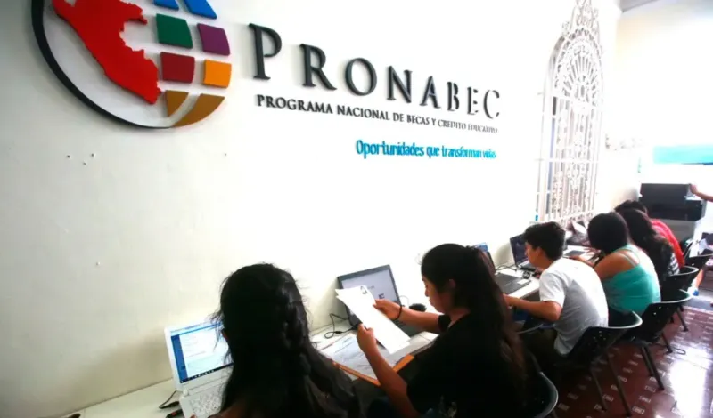 Beca 18: presentan demanda de amparo para restituir las 20.000 becas anunciadas tras recorte de plazas