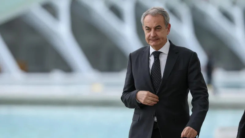 España: juez accede a petición de Rodríguez Zapatero y pospone la declaración del caso Plus Ultra