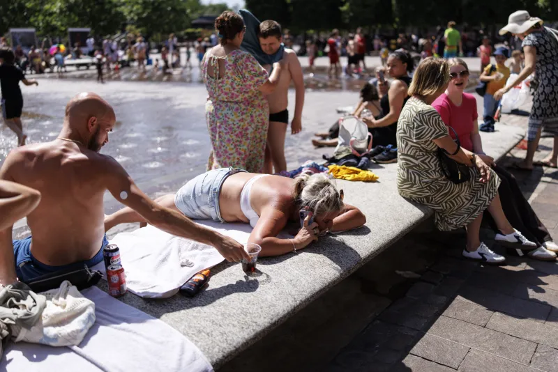 Siete muertos en Francia atribuidos a la ola de calor y récords de temperatura en Reino Unido
