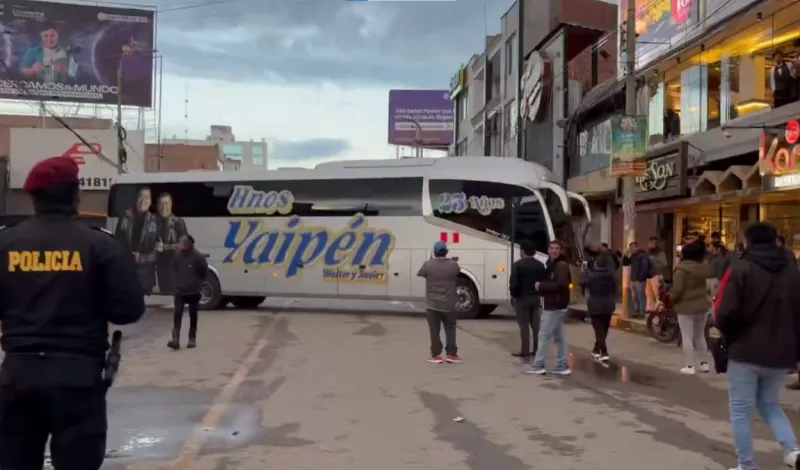 Colectivos de Huancayo expulsan a los Hermanos Yaipén contratados para mitin de Keiko Fujimori