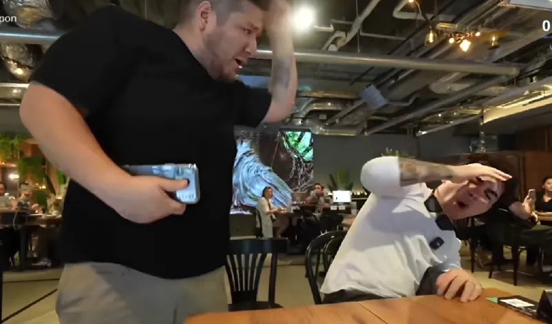 Streamer Kingteka pierde el control y golpea a ‘Bebote’ en Japón por supuesto insulto a su hijo: "¡Qué te ríes!"