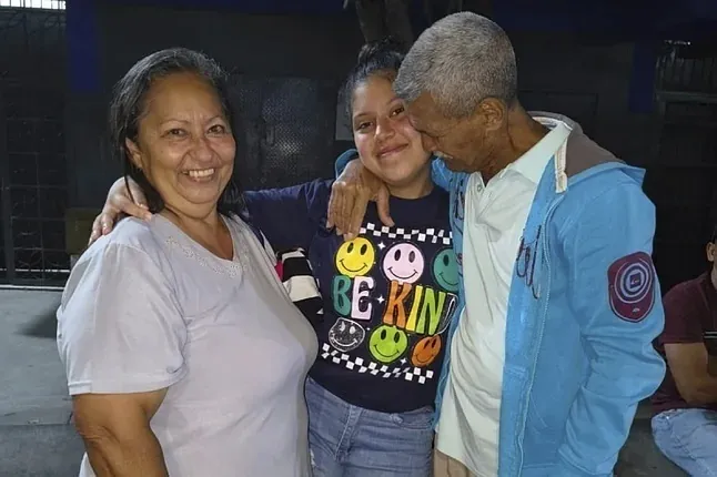 Seis meses en una cárcel de Venezuela con sólo 16 años: "Mi hija Samantha recibió tratos crueles, perdió 16 kilos y no puede dormir"