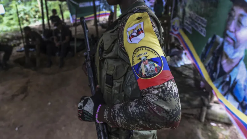 Colombia investiga combate entre disidencias de las FARC que habría dejado "múltiples víctimas" de esos grupos