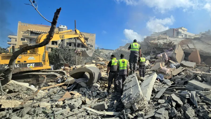 Israel bombardea Tiro tras declarar "zona de combate" gran parte del sur de Líbano