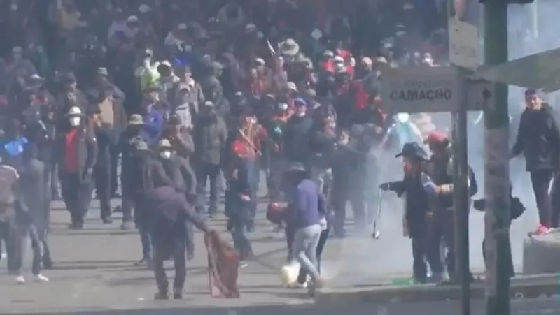 Gobierno boliviano descarta renuncia de Rodrigo Paz en medio de protestas