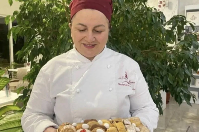 Una pastelera de Nápoles que se quemó gran parte de la cara y el cuerpo con aceite hirviendo se arroja desde el tercer piso del hospital donde estaba ingresada