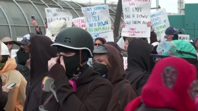 Protestas enfrentadas por las condiciones del centro de migrantes Delaney Hall de NJ