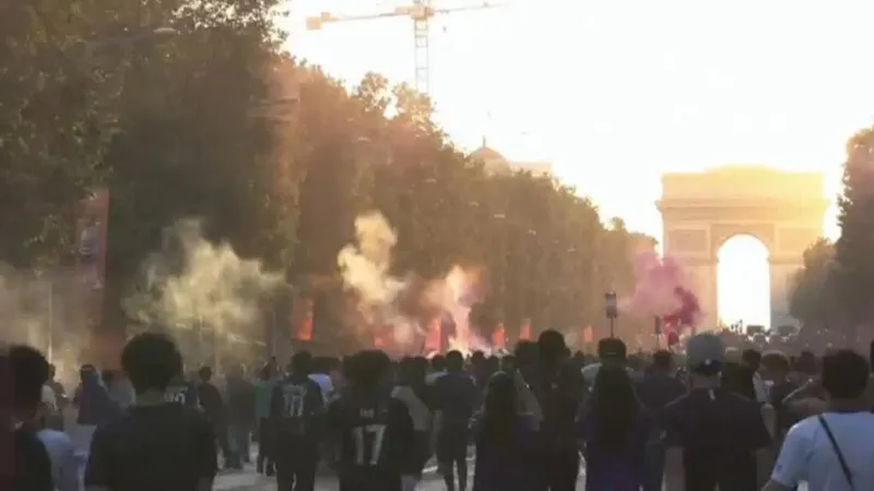 Celebración del triunfo del PSG deriva en disturbios y más de 780 arrestos en Francia