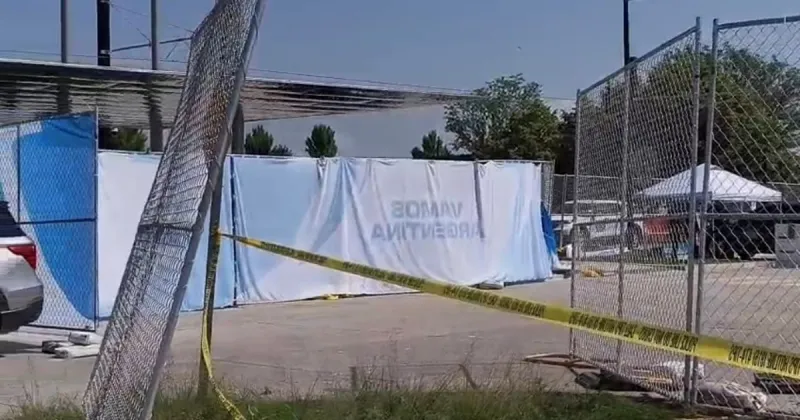 La primera noche de la Selección Argentina en Kansas City tuvo de todo: tormenta fuerte, árboles caídos y ploteos destrozados