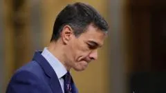 Por qué Pedro Sánchez está en uno de sus peores momentos desde que es presidente de España (y el contraste con los elogios que recibe fuera)