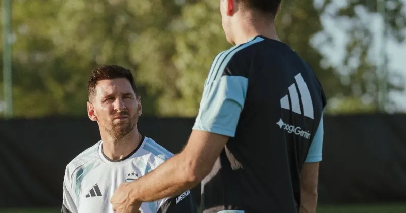 La Selección Argentina tuvo su primer entrenamiento oficial rumbo al Mundial 2026: la frase clave de Scaloni y qué hizo Lionel Messi en medio de su recuperación
