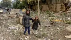 Al menos 13 muertos en Ucrania en uno de los mayores ataques de Rusia en los últimos meses con más de 700 drones