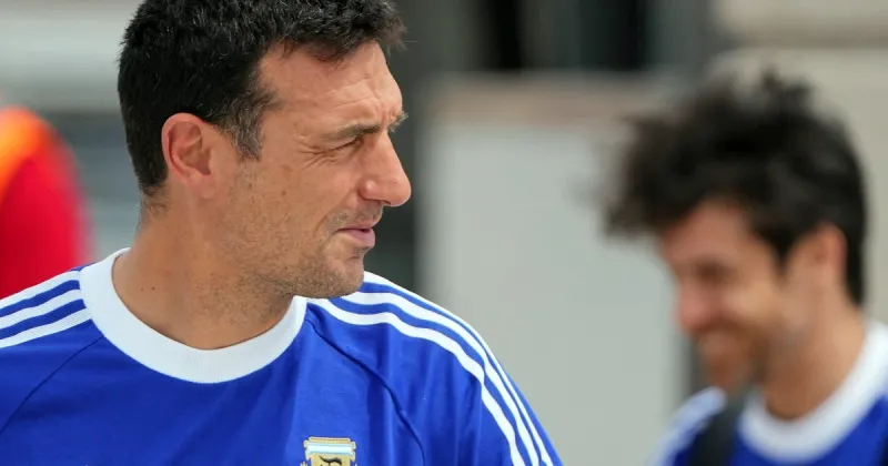 "La peor charla técnica del mundo": los jugadores de la Selección recordaron el llanto de Scaloni antes de la final ante Francia en Qatar