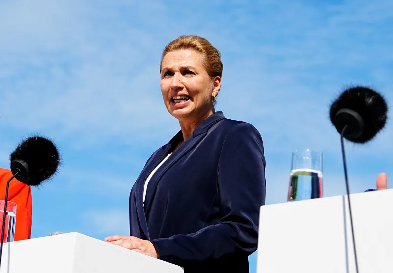 El nuevo Gobierno de coalición danés de Mette Frederiksen promete más estado de bienestar para "personas y animales"