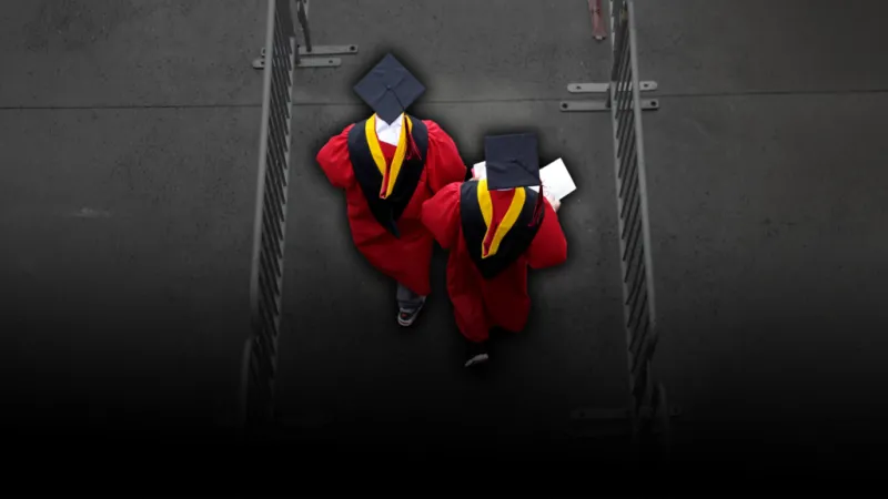 Universidades en crisis: ¿vale aún la pena un título universitario?