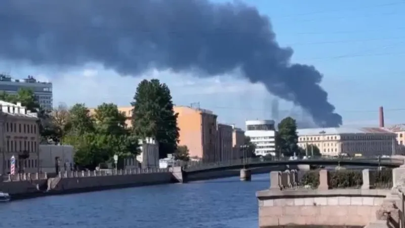 Ucrania ataca terminal petrolera en San Petersburgo antes de foro económico de Putin