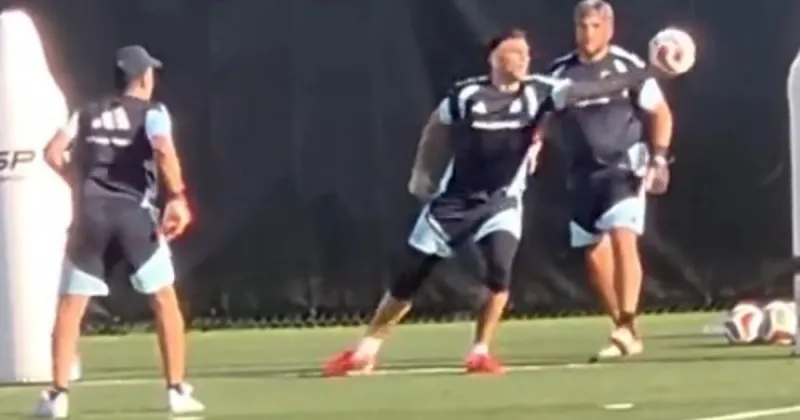 Cómo se entrena el Dibu Martínez "a una mano" para llegar al debut de la Selección en el Mundial