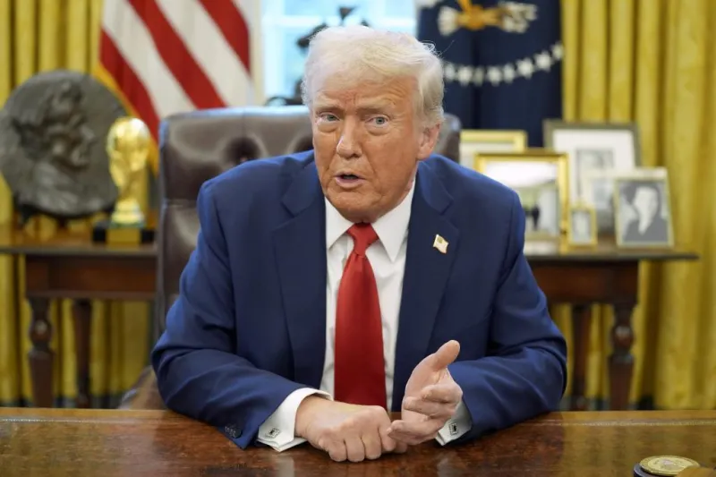 Acuerdos con el fisco, préstamos irregulares, 3.700 operaciones de 'trading' y una piscina adjudicada a dedo: el goteo constante de escándalos económicos de Trump y su familia