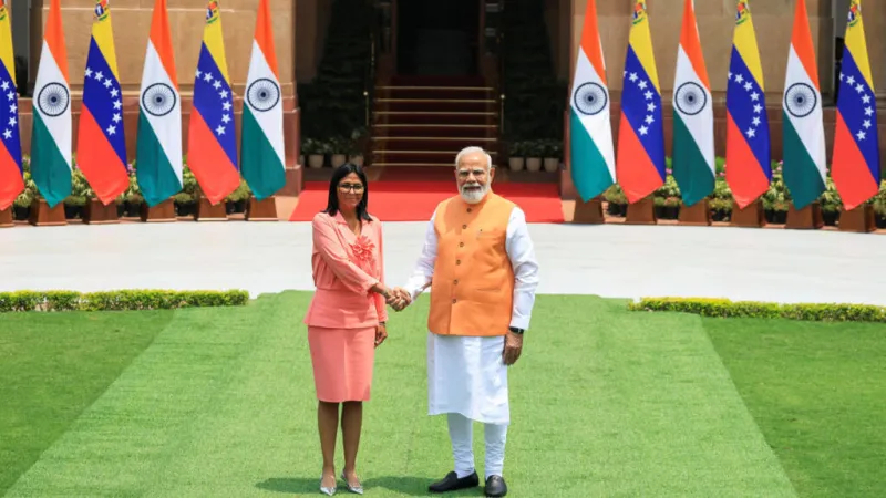 Delcy Rodríguez llega a Nueva Delhi para estrechar lazos energéticos entre Venezuela e India