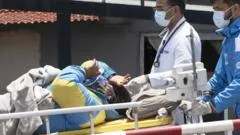 El sherpa dado por muerto en el Everest que fue encontrado "milagrosamente" cuando descendía por el hielo a rastras