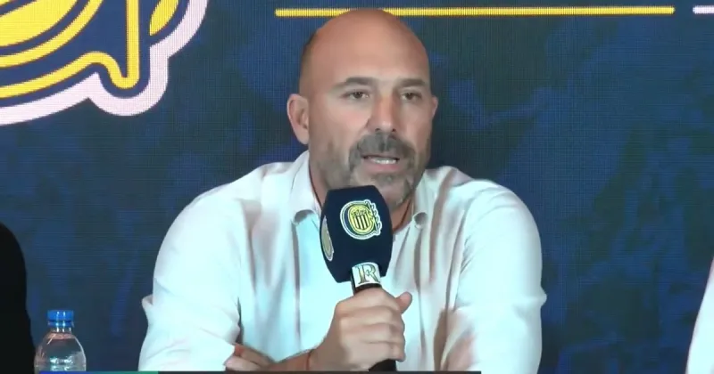 Gonzalo Belloso reafirmó a Jorge Almirón como DT de Rosario Central en una explosiva conferencia: "Hasta mi mamá me pidió que lo eche"