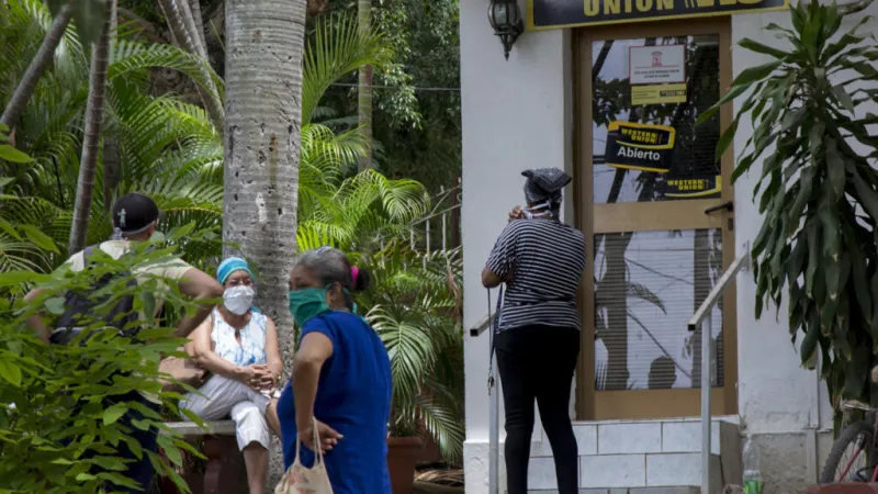 Visa y Mastercard se despiden de Cuba: ¿a quién perjudica más la asfixia económica y energética?