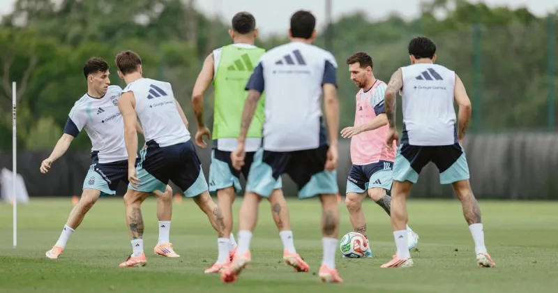La formación de Argentina para el amistoso vs Honduras: Messi trabajó con el grupo por primera vez en Kansas y los tres espacios a definir