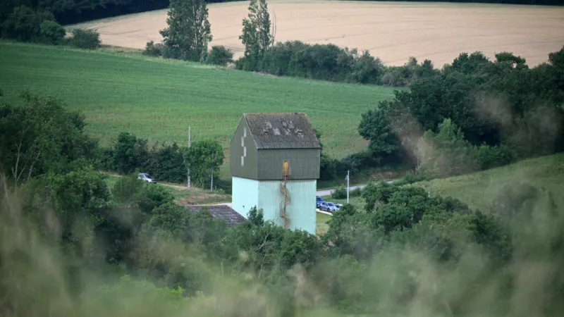 Francia investiga "mal funcionamiento" del sistema judicial tras asesinato de una niña que conmociona al país