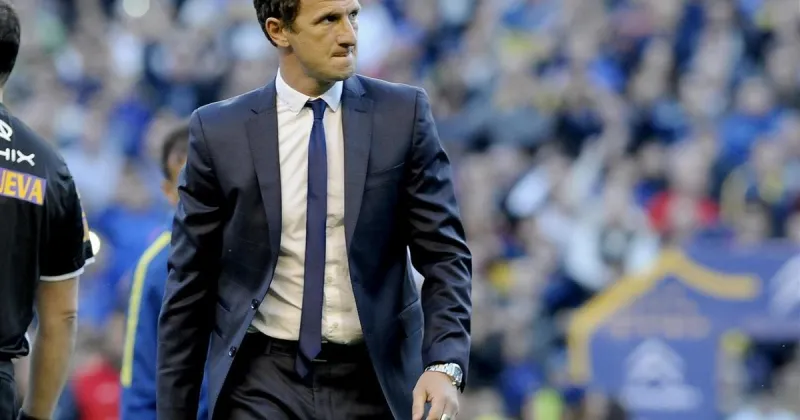 Riquelme eligió al Vasco Arruabarrena, que se prueba el traje para su revancha como entrenador de Boca
