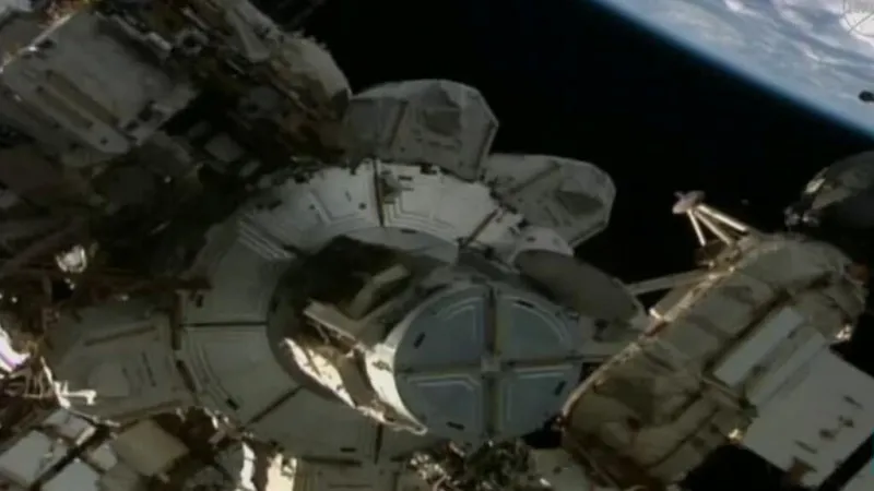 La NASA levanta la alerta en la EEI tras controlar una fuga de aire en el módulo ruso