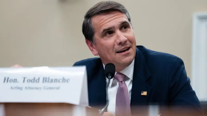 Trump nomina oficialmente a Todd Blanche para sustituir a Pam Bondi en el Departamento de Justicia