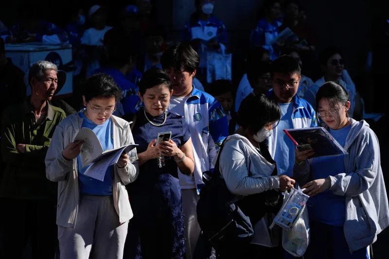 El examen que paraliza China: 12,9 millones de estudiantes compiten por un billete hacia la élite