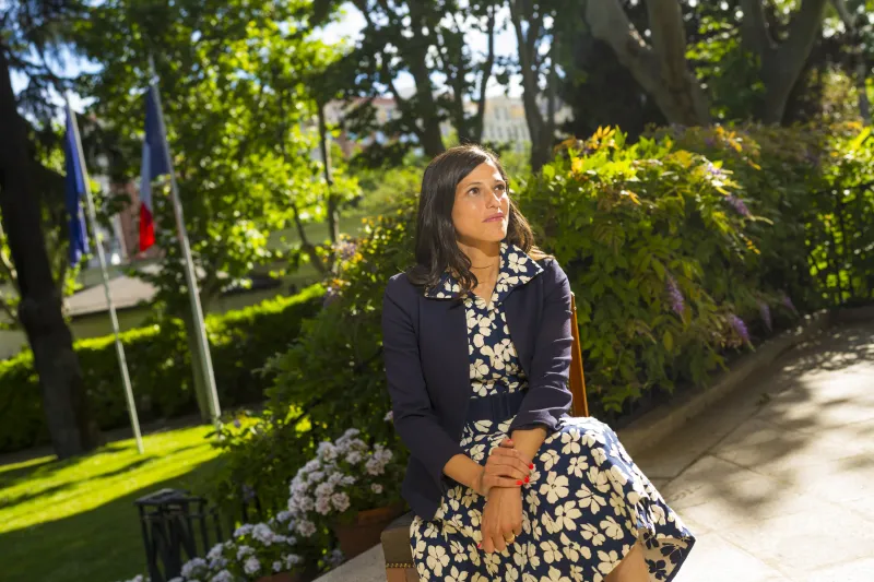 Éléonore Caroit, viceministra de Exteriores de Francia: "Los moderados nos uniremos para impedir que Francia tenga un presidente ultra"