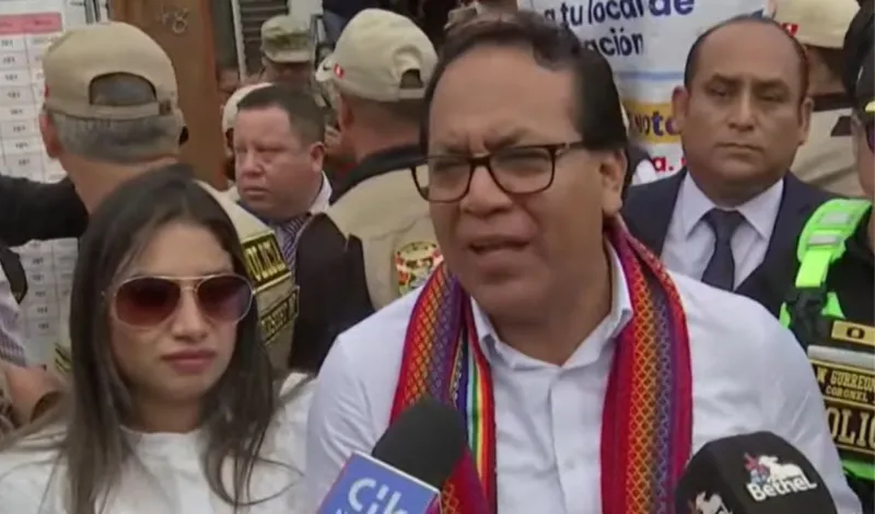 Roberto Sánchez votó en San Borja y llamó a aceptar resultados: "Respetemos el voto libre"