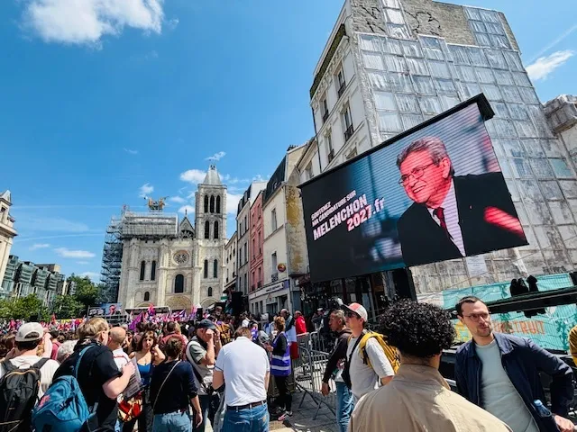 Mélenchon da el "chupinazo" de las presidenciales en Saint-Denis y sube en las encuestas: "Es el único que representa el futuro de este país"