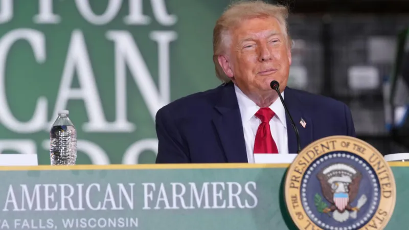 Trump termina antes de tiempo una entrevista con 'NBC' e insulta a la presentadora