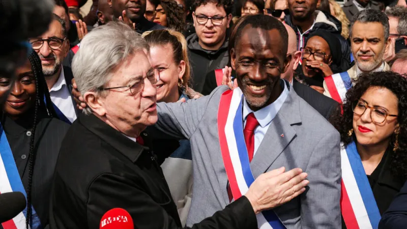 "Las primarias han terminado": Mélenchon presiona al resto de la izquierda en su primer gran mitin de campaña